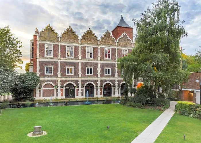 Safestay London Kensington Holland Park (Adults Only)Hostal